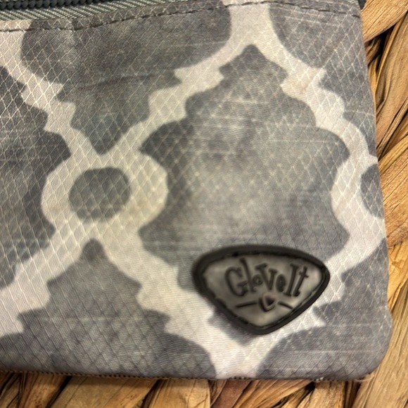 Glove-It Cross Body Bag - Picture 2 of 8